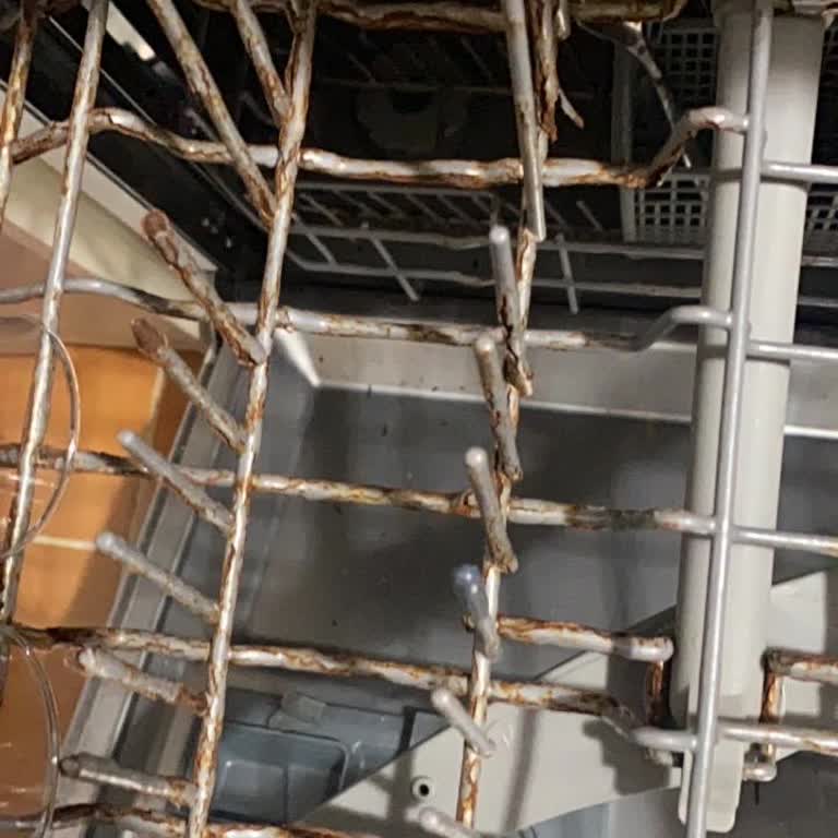 Kümelenmiş Ve Paslı Sepetler İçin Peşin Ödediğim Parçalar Gelmedi