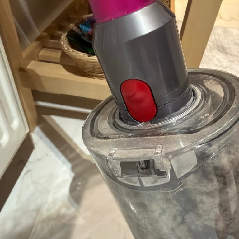 Dyson V10 Toz Haznesi Açılmıyor, Kullanım Güvenliğim Tehlikede