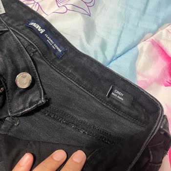 Üç Yıkamada Renk Solması Ve Beyaz Çizgilenme: Mavi Pantolon İçin Değişim Talebi