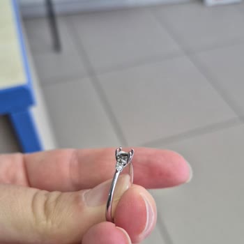 Atasay Evlilik Teklifi Yüzüğü Taşı Düşerek Güveni Sarsıyor