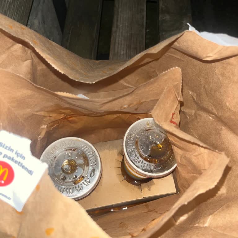 Siparişte Yemek Yok, Dökülmüş Kola Ve Destekten Yardım Alamama
