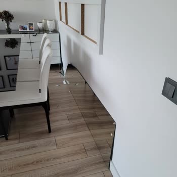 Enza Home Duvara Sabitlenmiş Aynasının Kendiliğinden Düşmesi Güvenlik Riski