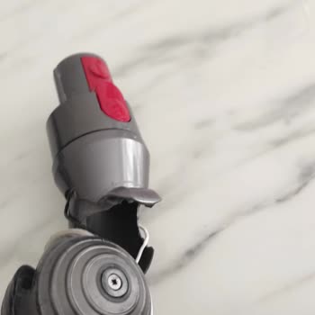 Dyson V8 Zemin Başlığı Kırıldı, Garanti Kapsamında Değişim Reddi