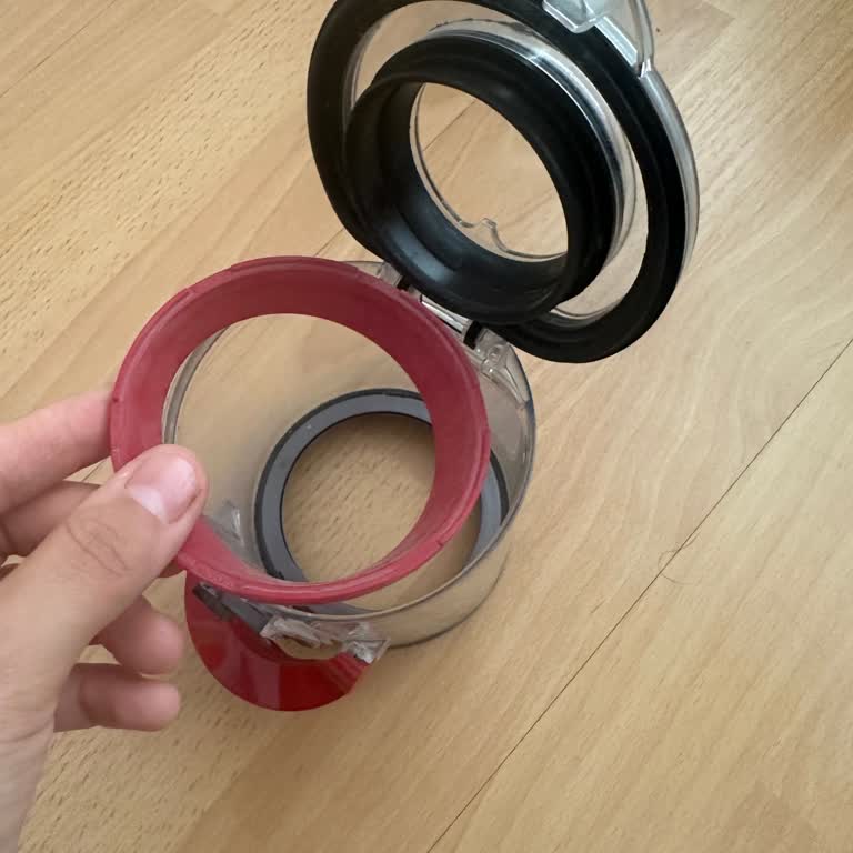 Dyson V12 Süpürge Hazne Lastiği Çıktı, Ücretsiz Parça Talebi
