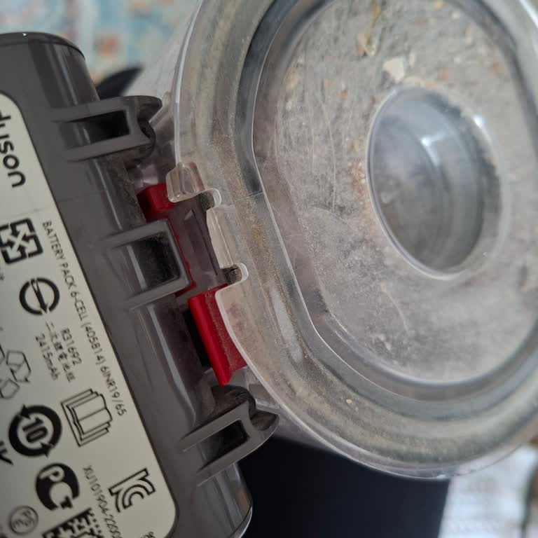 Dyson V8 Süpürge Çöp Haznesi Parçası Kırıldı, Ücretsiz Değişim Talebim Reddedildi