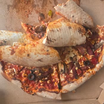 Kırık Pizza Ve Müşteri Hizmetlerine Ulaşılamama Nedeniyle 690 TL Hayal Kırıklığı