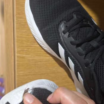 6 Ayda Yırtılan Adidas Koşu Ayakkabısına Üretim Hatası Reddi
