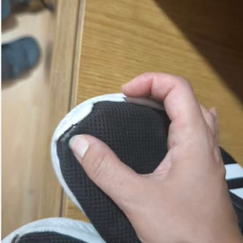 6 Ayda Yırtılan Adidas Koşu Ayakkabısına Üretim Hatası Reddi