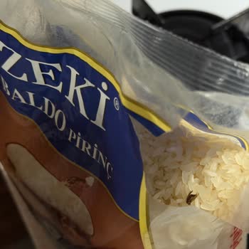 Zeki Baldo Pirinçinde Canlı Böcek Şoku