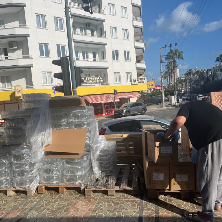 Mersin Şok Mağazasında Çalışanın Tehditkar Davranışı