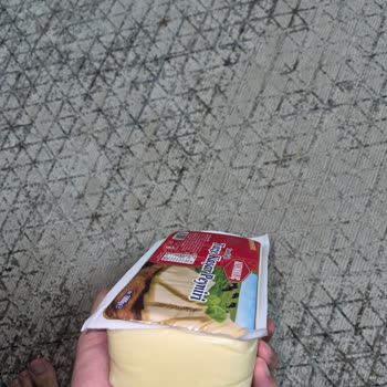 Küflü Kaşar Ve İlgisiz Müşteri Hizmeti