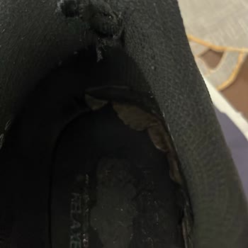Ayakkabının Topuk Bölgesindeki Yırtılma Üretim Hatası Olarak Değerlendirilmeli