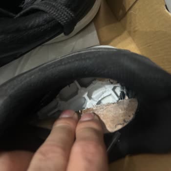 Torex Ayakkabısının Tabanı 3 Günde Parçalandı Ve Mağaza Sorumluluk Almıyor