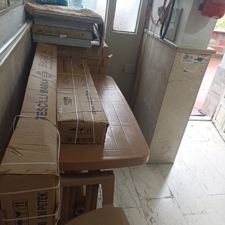 Kapıda Teslim Seçeneği İhlal Edildi Mobilya Apartman Girişine Bırakıldı