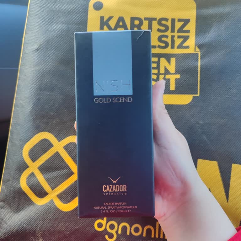 Kadın Parfümü İstediğimde Erkek Parfümü Verildi, Mağaza Değişimi Reddetti