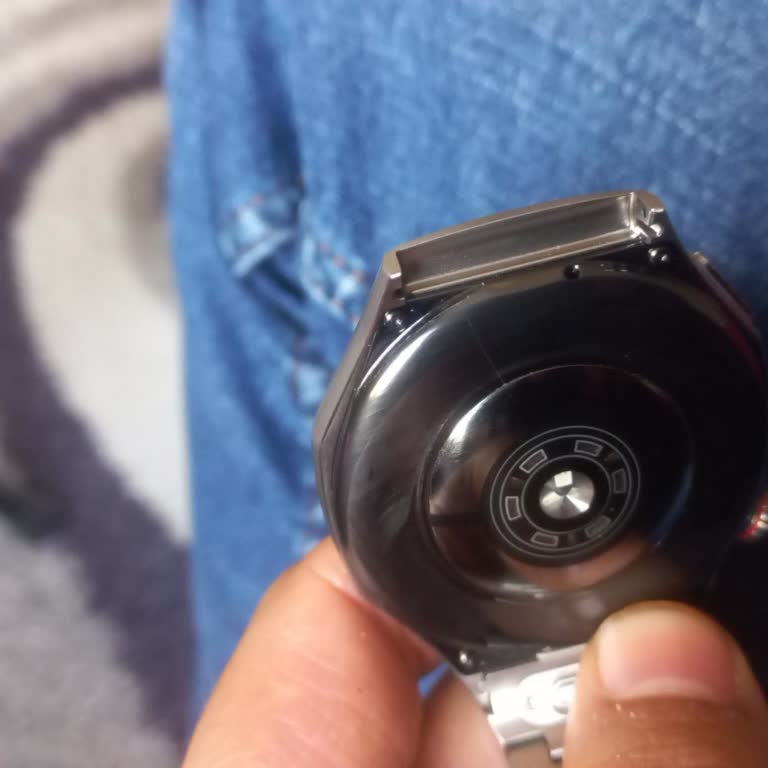 Huawei Gt6 Pro Titanyum Akıllı Saatin Alt Seramik Yüzeyindeki Çatlak İçin Garanti Onarımı Talebi