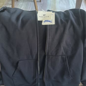 Fless Wear'de Yanlış Renkli Hoodie Ve Cevapsız İletişim