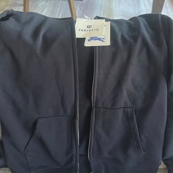 Fless Wear'de Yanlış Renkli Hoodie Ve Cevapsız İletişim