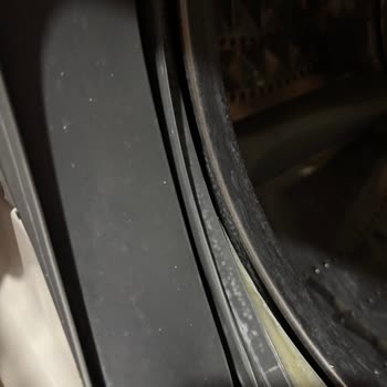 Bosch Ürünleri Çamaşır Makinesine Lekeler Bıraktı Ve Müşteri Hizmetleri Yanıtsız Kaldı