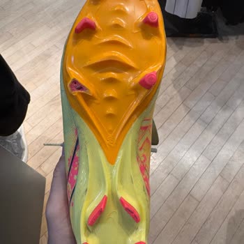 Nike Mağazasında Kırılan Krampon Dişi İçin Değişim Sözünün Tutulmaması