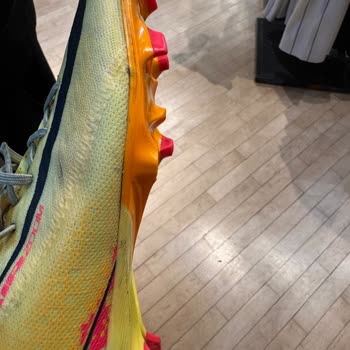 Nike Mağazasında Kırılan Krampon Dişi İçin Değişim Sözünün Tutulmaması