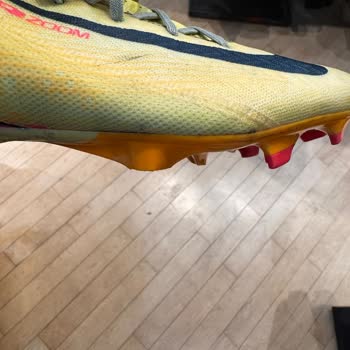 Nike Mağazasında Kırılan Krampon Dişi İçin Değişim Sözünün Tutulmaması