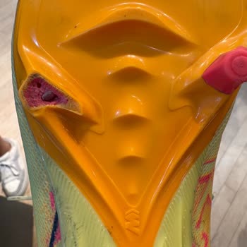 Nike Mağazasında Kırılan Krampon Dişi İçin Değişim Sözünün Tutulmaması