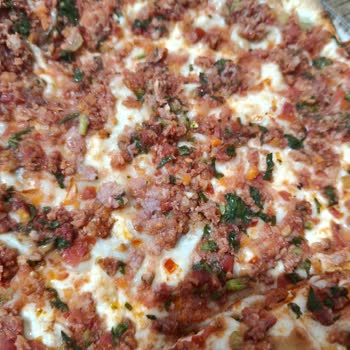 Çınaraltı Kebap’ta Pişmemiş Lahmacun, Sağlık Riski Ve Ücret İadesi Talebi