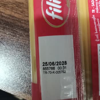 Siyah Benekli Filiz Spagetti Makarna Üzerindeki Hijyen Endişesi