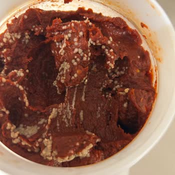 İpek Salça Tatlı Biber Salçası Bozuldu Ve İçindeki Garip Maddeler Gıda Güvenliğini Tehdit Ediyor