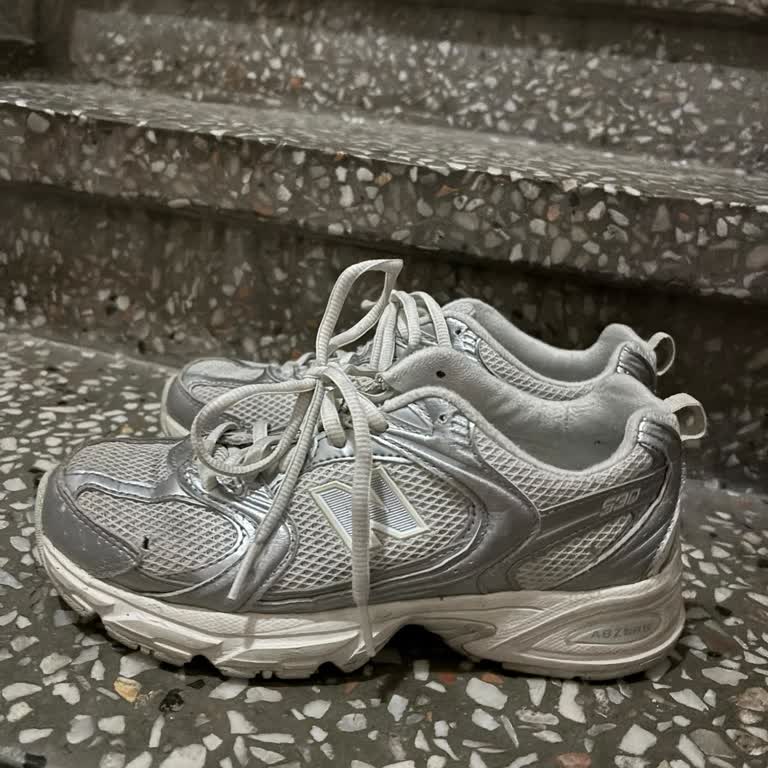 New Balance 530 Ayakkabısının File Kısmı Kısa Sürede Delindi, Mağaza Kullanıcı Hatası İddia Ediyor