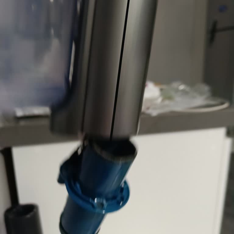 Philips 8000 Aqua Plus Dikey Süpürge Boru Bağlantısı Normal Kullanımda Kırıldı
