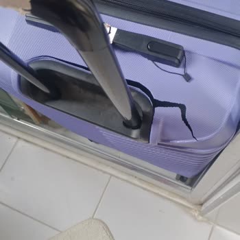 Edremit Varışında Kırılan Valiz İçin Tazminat Talebi