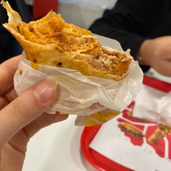Öncü Döner Kızılay Şubesinde Döner Ve Turşuda Kıl Bulunması Hijyen İhlali