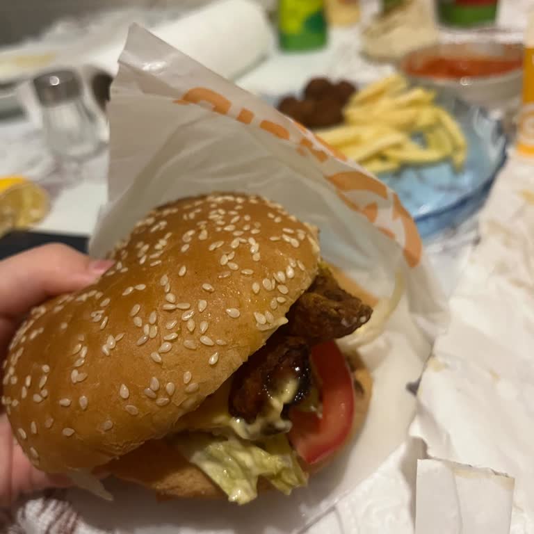 Maydonoz Döner Kartaltepe'de Yanmış Tavuklu Burger Şikayeti