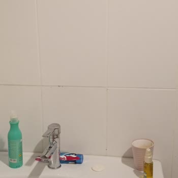 Konfor Suite Hotel Oda Şartları Son Derece Yetersizdi, Düzgün Hazırlanmış Bir Oda Değildi