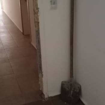 Konfor Suite Hotel Oda Şartları Son Derece Yetersizdi, Düzgün Hazırlanmış Bir Oda Değildi