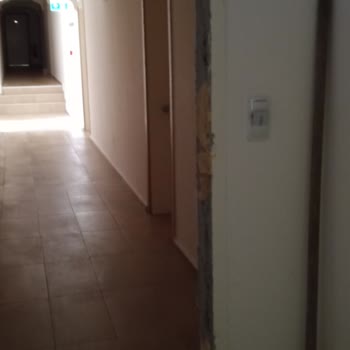 Konfor Suite Hotel Oda Şartları Son Derece Yetersizdi, Düzgün Hazırlanmış Bir Oda Değildi