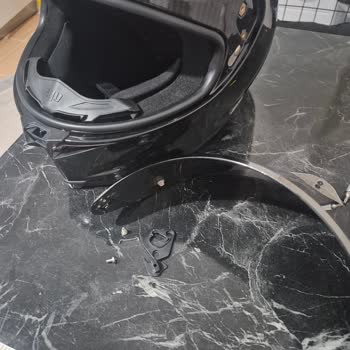 Satıcıya Ulaşılamayan Ayıplı Karbon AGV Kaskı İçin Değişim Talebi