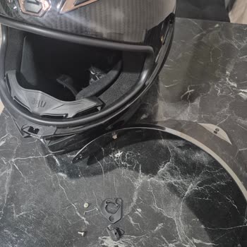 Satıcıya Ulaşılamayan Ayıplı Karbon AGV Kaskı İçin Değişim Talebi