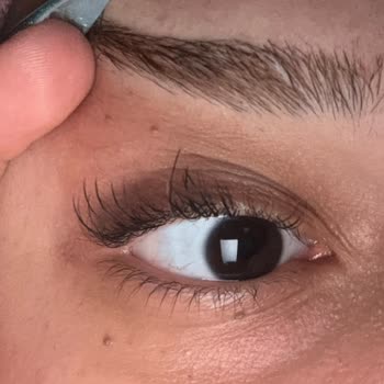 Gökben Özcan Beauty Özensiz Tırnak Ve Kalitesiz İpek Kirpik İşlemleri