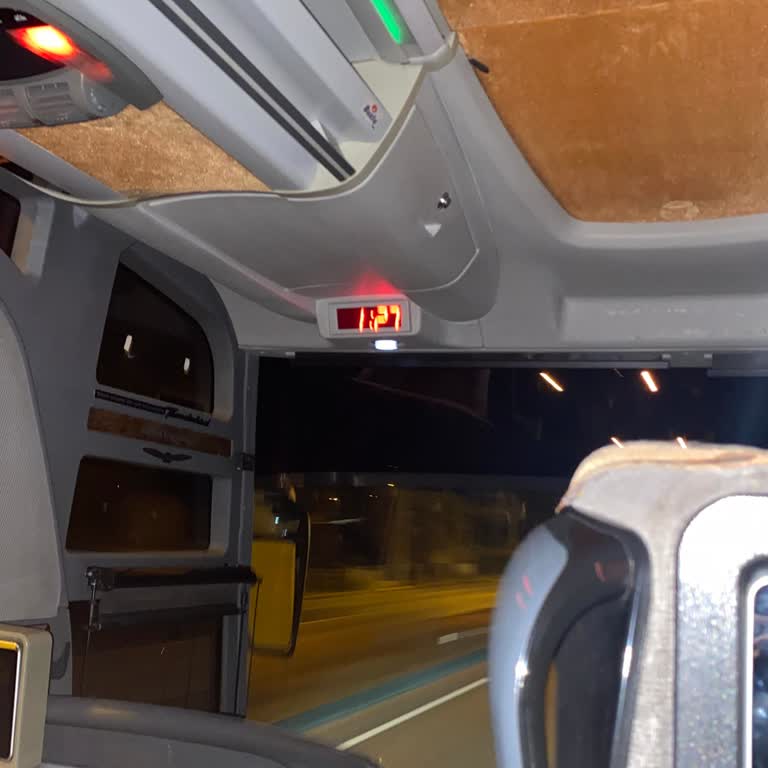 1,5 Saatlik Otobüs Gecikmesi Ve Umursamaz Muavine Tutumu
