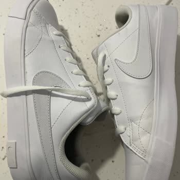 Nike Ayakkabısında Tek Kullanımda Renk Değişikliği Ve Hızlı Değişim Talebi