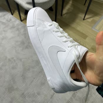 Nike Ayakkabısında Tek Kullanımda Renk Değişikliği Ve Hızlı Değişim Talebi