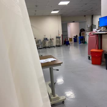 Acil Serviste Refakatçiler İçin Oturma Alanı Yokluğu Ve Yoğunluk Yönetimi Sorunu