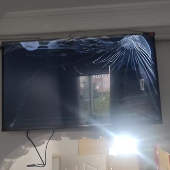A101’den Gelen Televizyon Kırık Çıktı Değişim Talebi