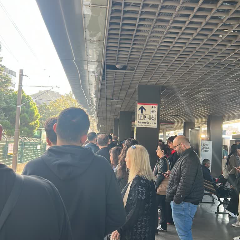 Sağmalcılar Metro İstasyonu’nda 22 Dakikalık Bilgilendirme Eksikliği