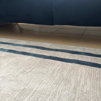 Orta Ayakları Takılamayan Oturma Grubu Çöküyor Ve Güvenlik Sorunu Oluşturuyor