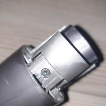 Dyson V15 Detect Submarine Süpürge Boru Parçasının Kırılması Garanti Kapsamına Alınmalı