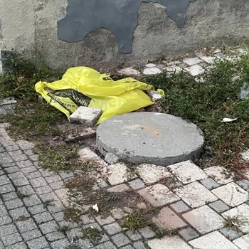 İSKİ Ekiplerinin Kaldırımı Atıklarla Bırakması Ve Oluşan Koku Ve Hijyen Sorunu